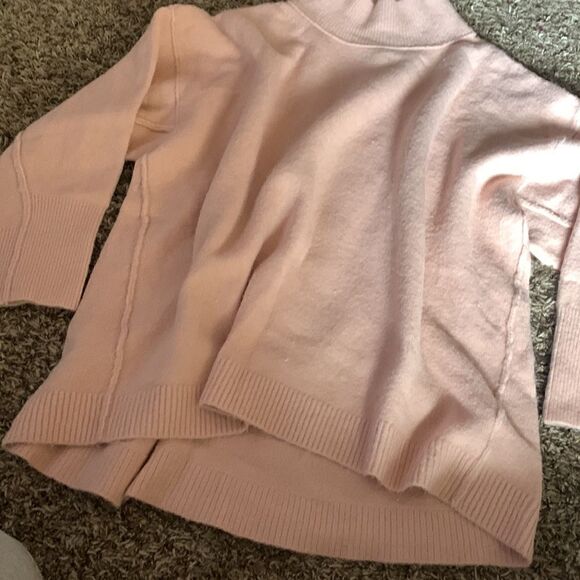 Free people light pink oversized, double turtle-neck, 3/4-sleeve sweater, so: S. - Picture 4 of 7